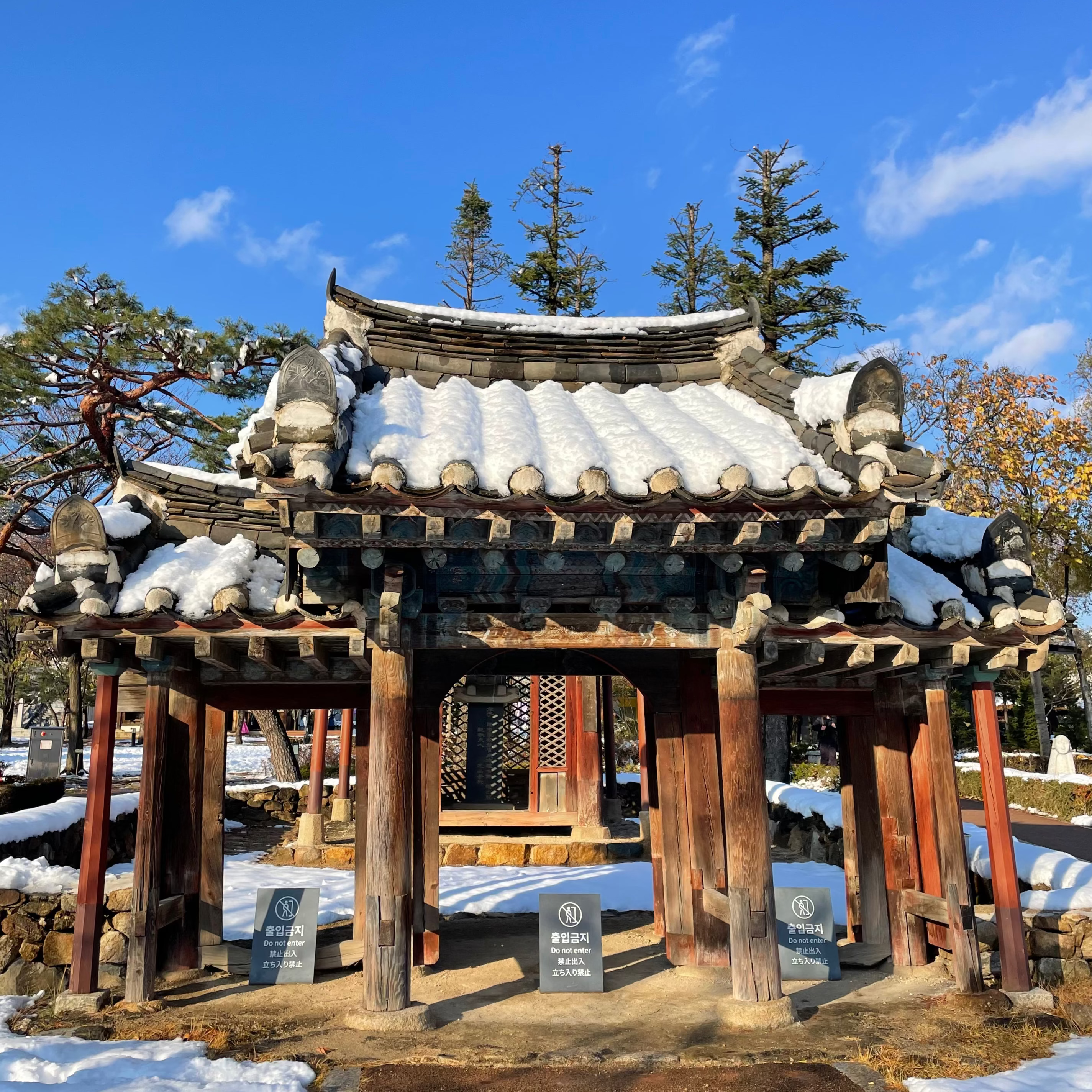 National Folk Museum à Séoul en Corée du Sud, paysage sous la neige. Lieu emblématique à côté du Palais de Gyeongbukgu.