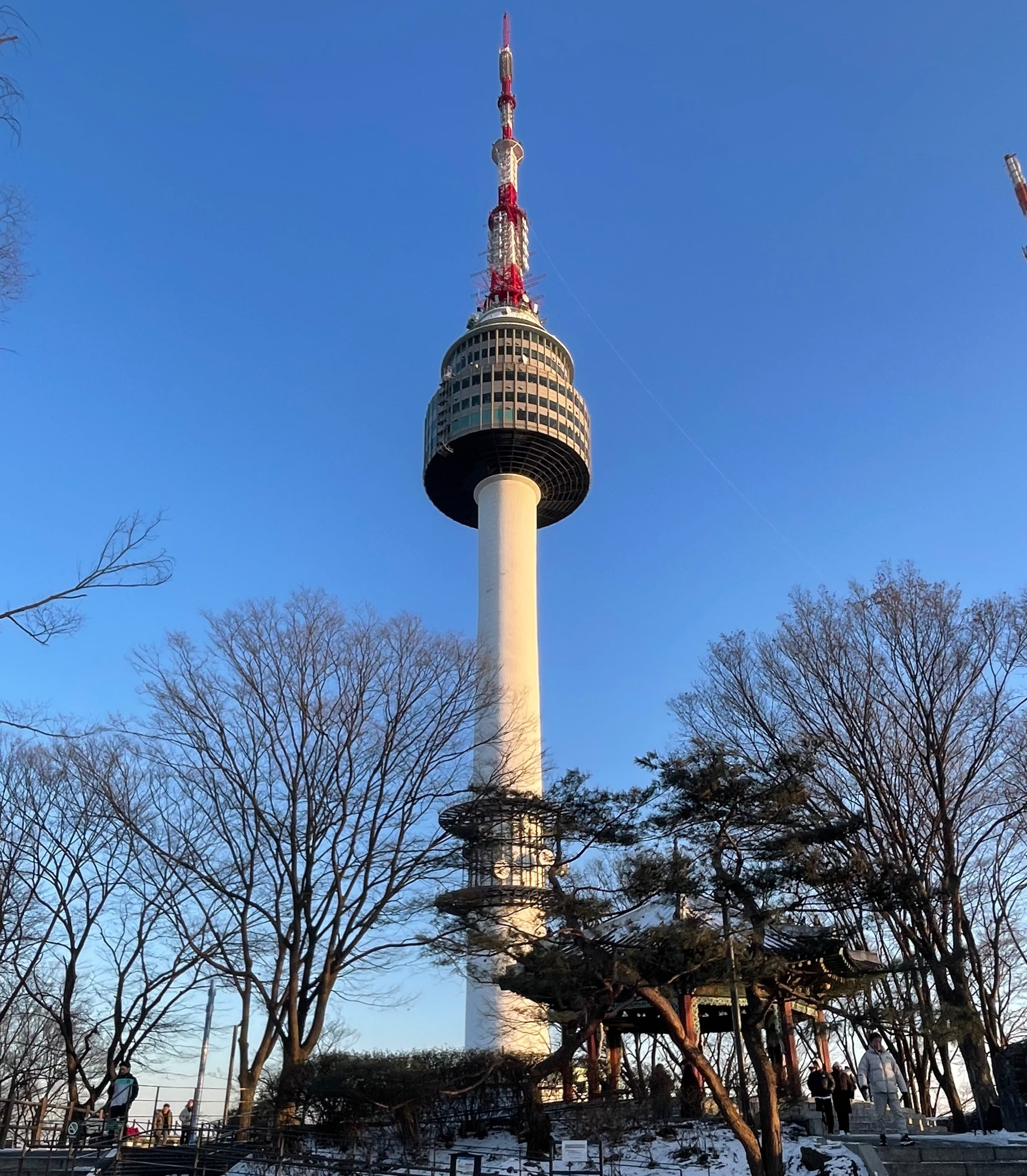Vue de la Namsan Tower à Séoul en Corée du Sud. Lieu emblématique et connu pour son cadre romantique.
