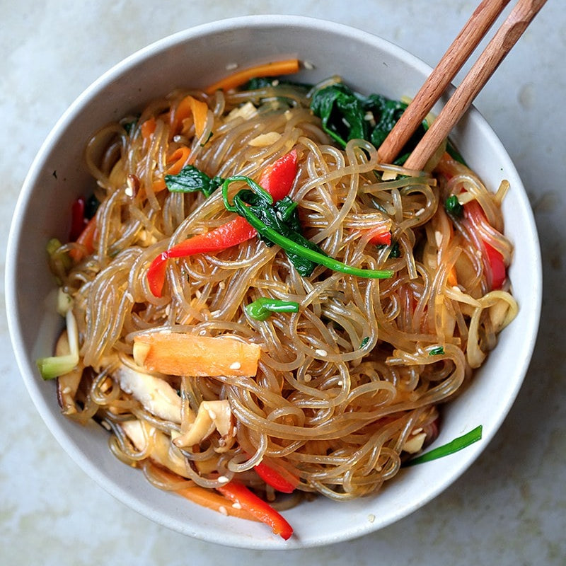 Japchae, spécialité culinaire coréenne, en option végétarienne/vegan.