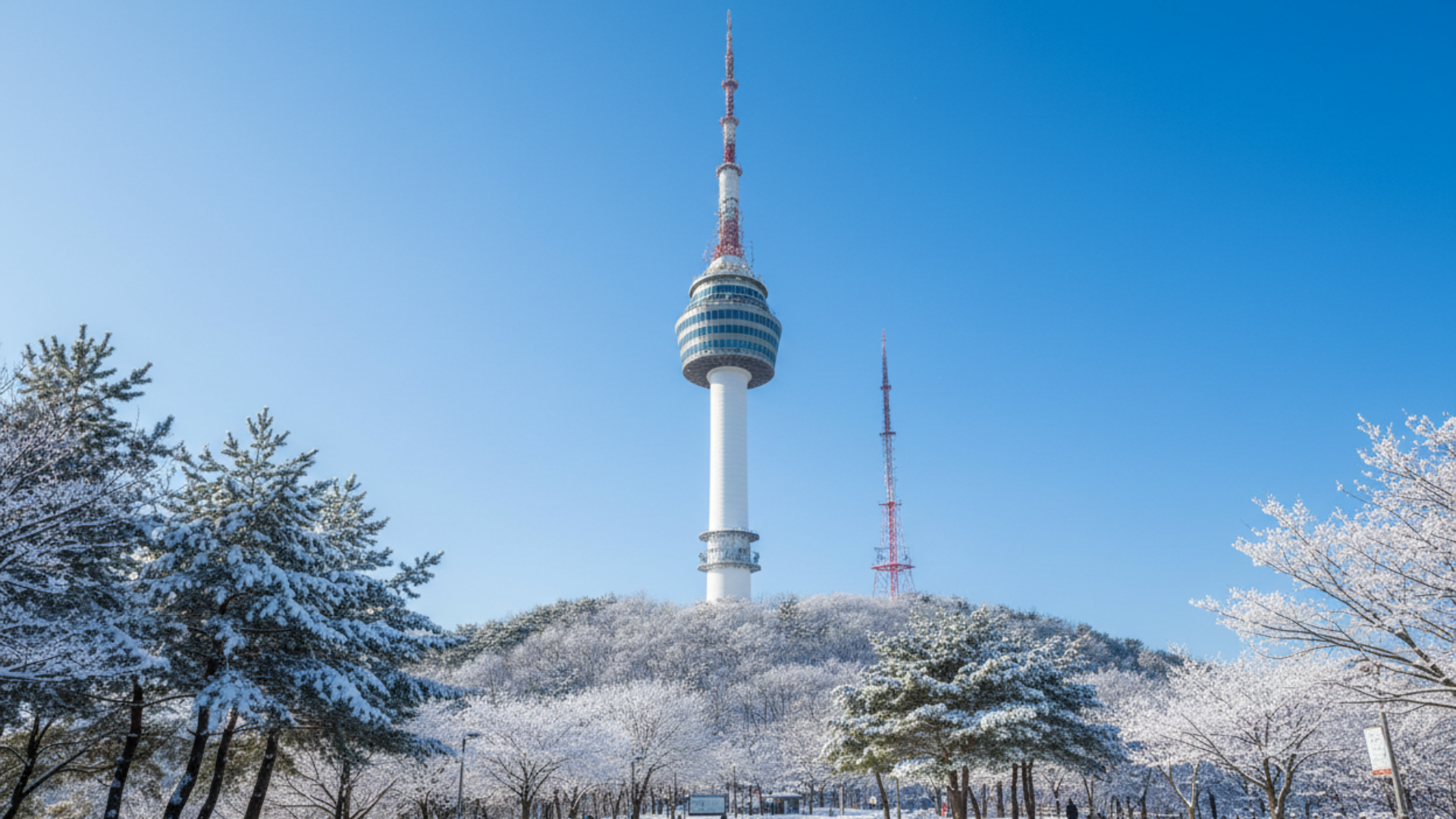 Namsan Tower à Séoul en Corée du Sud, sous la neige.